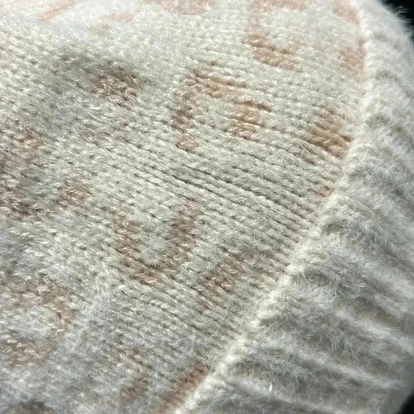 Steve Madden Blush Pink knitted faux fur pom-pom beanie 80% acrylic 20% nylon - Picture 5 of 6